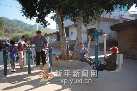 bsports必一网页版-戎衣男神合集,钟汉良最帅!杨洋最真实(图2) bsports必一网页版