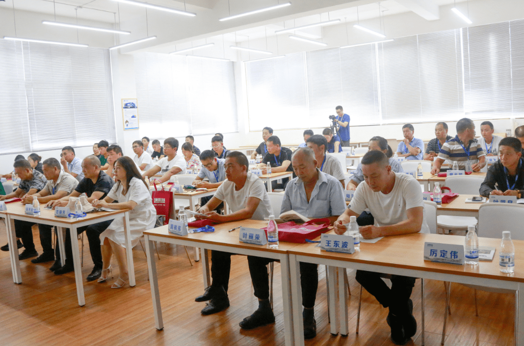 bsports必一网页版：
培训提升大户素质 技术助力粮食生产——市粮食工业优质化生长和提升培训班顺利结业(图2)