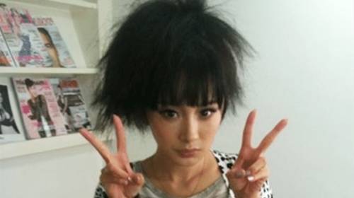 bsports必一网页版-
没出道的明星究竟长啥样？看完当年的照片后 网友：妖怪那里跑！(图8)