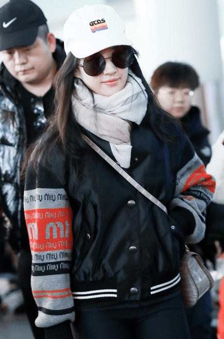 bsports必一网页版|
刘亦菲穿衣真随便 棒球服配瑜伽裤低调随性 气质全靠颜值撑(图5) bsports必一网页版|
刘亦菲穿衣真随便 棒球服配瑜伽裤低调随性 气质全靠颜值撑(图5)