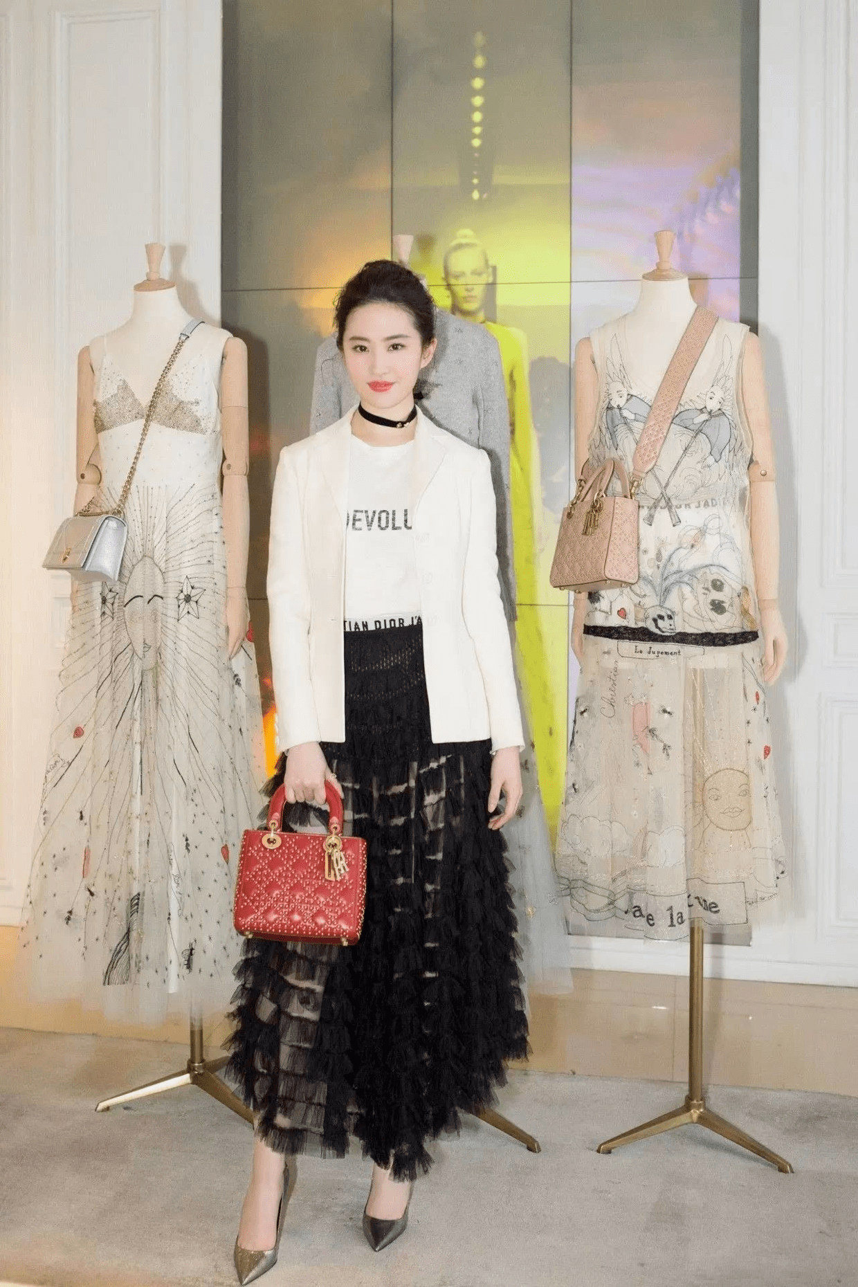 bsports必一网页版|
刘亦菲穿衣真随便 棒球服配瑜伽裤低调随性 气质全靠颜值撑(图10) bsports必一网页版|
刘亦菲穿衣真随便 棒球服配瑜伽裤低调随性 气质全靠颜值撑(图10)