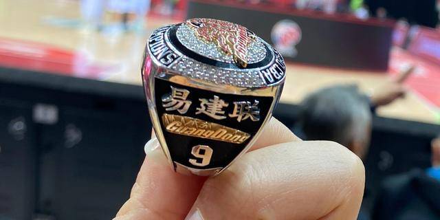 “bsports必一网页版”
广东冠军戒指上有10颗钻石 都是真钻石吗？赵睿和周鹏正式回应了(图4)