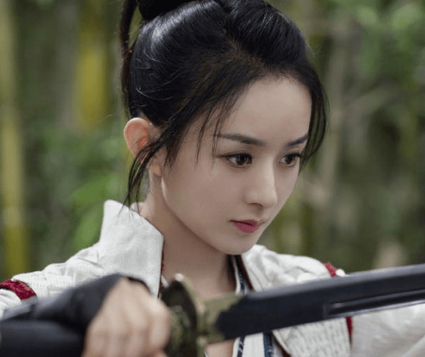 
《有匪》赵丽颖产后腰比和周洁琼还细 当妈的明星真拼命-bsports必一网页版(图1)
